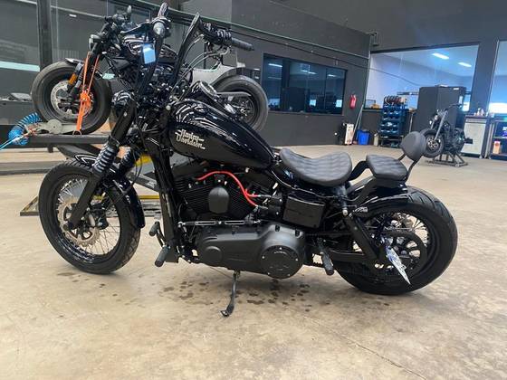 HARLEY-DAVIDSON DYNA STREET BOB 